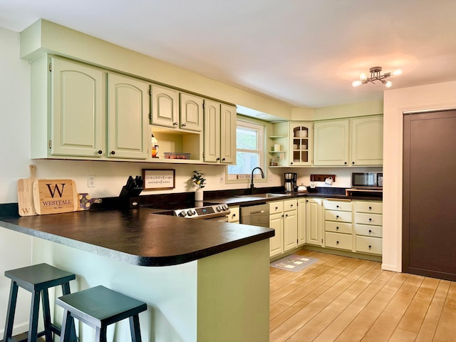 1855 Itawamba Trl, London, OH 43140 - kitchen featuring open shelves, a peninsula, dark countertops, appliances with stainless steel finishes, and a kitchen bar