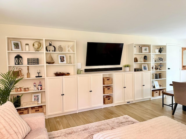 1855 Itawamba Trl, London, OH 43140 - living area featuring light wood finished floors