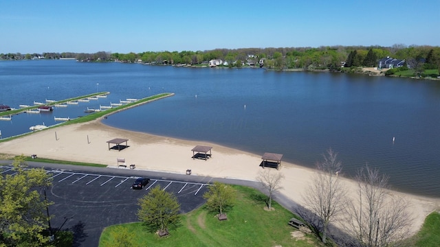 1855 Itawamba Trl, London, OH 43140 - aerial view of a large body of water