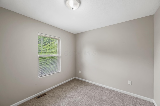 845 Bennett St, Marion, OH 43302 - carpeted empty room with baseboards