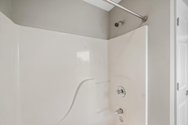 845 Bennett St, Marion, OH 43302 - bathroom featuring bathing tub / shower combination