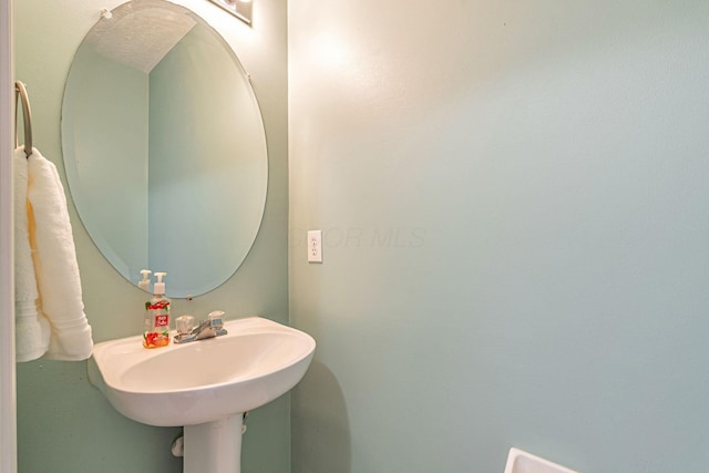 8281 Deering Oaks Dr, Blacklick, OH 43004 - view of bathroom