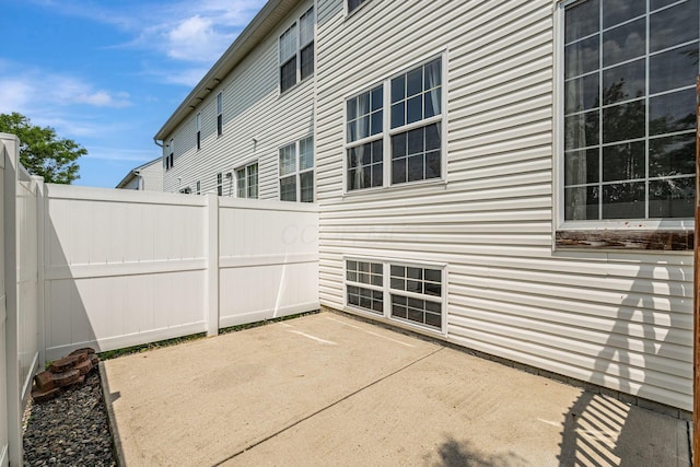 8281 Deering Oaks Dr, Blacklick, OH 43004 - view of patio / terrace