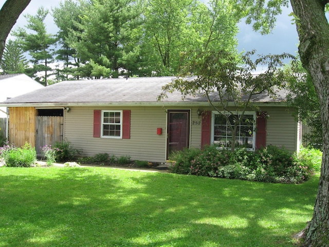 252 Randolph St, Wilmington, OH 45177 - single story home with a front yard