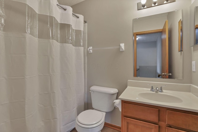 2563 Bristlecone Ln, Grove City, OH 43123 - bathroom with vanity, toilet, and a shower with shower curtain