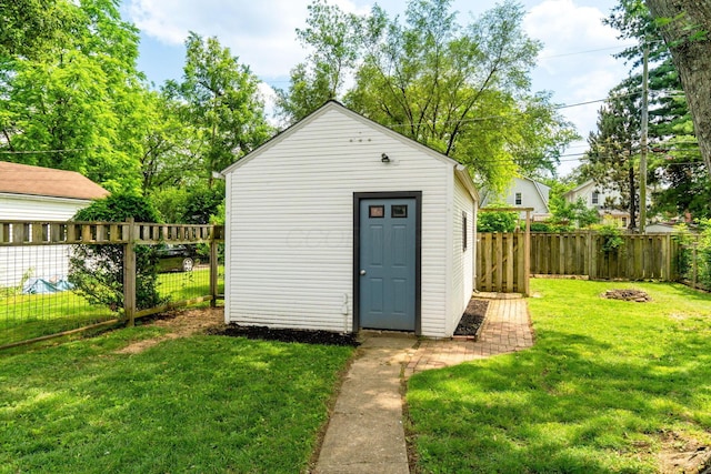 525 E Como Ave, Columbus, OH 43202 - view of outdoor structure featuring a fenced backyard