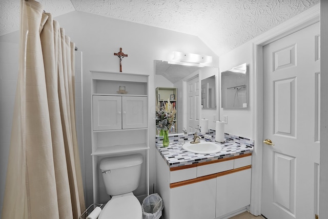 4654 Collingville Way, Columbus, OH 43230 - full bathroom with lofted ceiling, toilet, vanity, a textured ceiling, and curtained shower