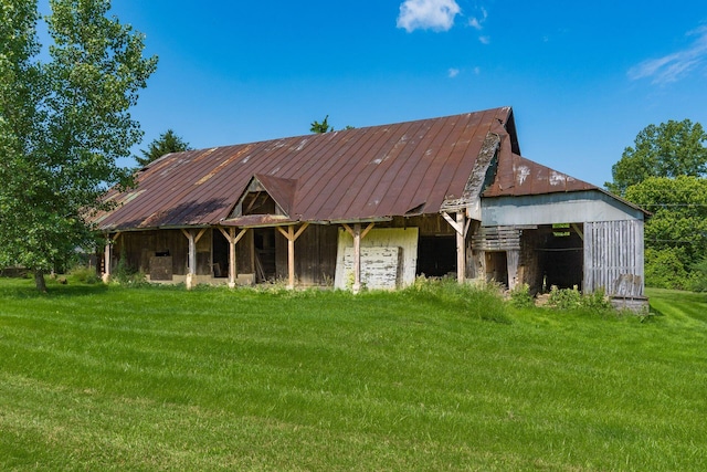 6900 Waterloo Rd NW, Canal Winchester, OH 43110 - rear view of property with a lawn, an outdoor structure, and a metal roof