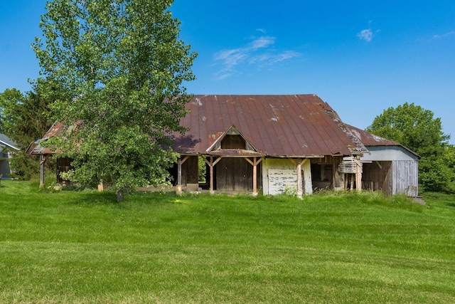 6900 Waterloo Rd NW, Canal Winchester, OH 43110 - rear view of house with a lawn, an outbuilding, and a barn
