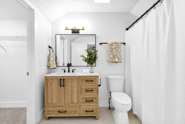 560 Dandy Brush Ln E, Columbus, OH 43230 - bathroom with toilet, vanity, a textured ceiling, lofted ceiling, and baseboards