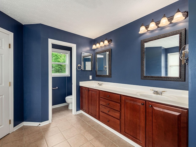 7034 Kellogg Dr, Powell, OH 43065 - full bath featuring double vanity, toilet, tile patterned floors, baseboards, and a textured ceiling