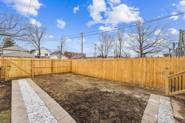 1113-1115 S Ohio Ave, Columbus, OH 43206 - fenced backyard with a gate