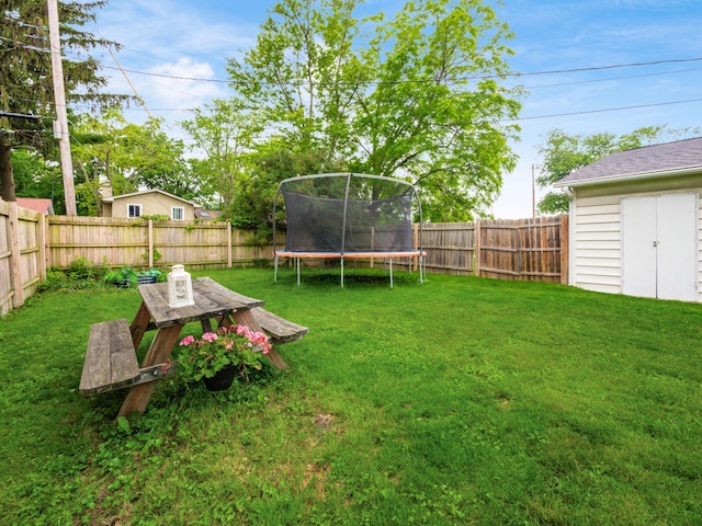 334 Wittenberg St, Columbus, OH 43230 - view of yard with a trampoline