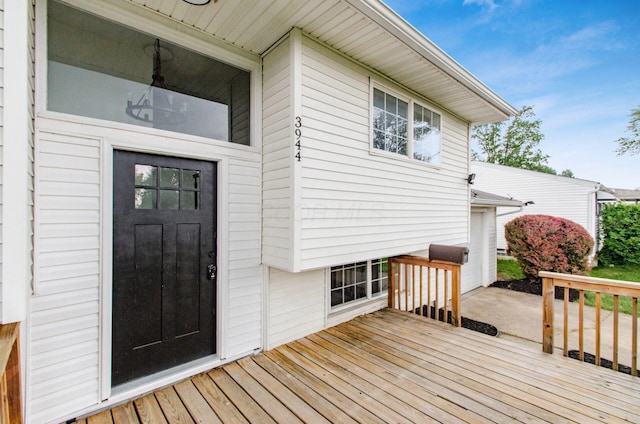 3944 Ardath Rd, Columbus, OH 43228 - view of wooden deck