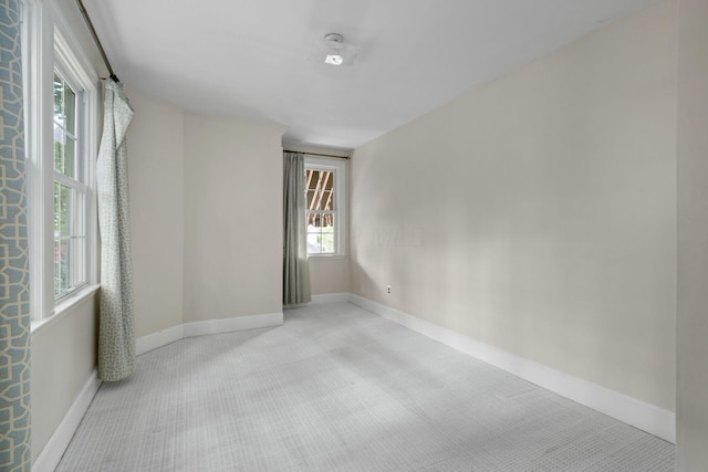 137 E Torrence Rd, Columbus, OH 43214 - carpeted empty room featuring baseboards