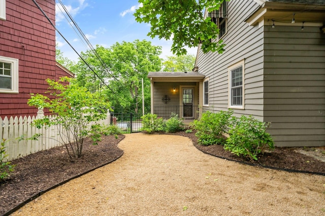 137 E Torrence Rd, Columbus, OH 43214 - view of yard featuring a gate