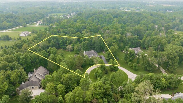 122 Boulder Ct, Granville, OH 43023 - aerial view of property and surrounding area featuring a forest and property boundaries highlighted