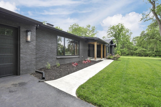 29 Pocono Rd, Columbus, OH 43235 - view of green lawn