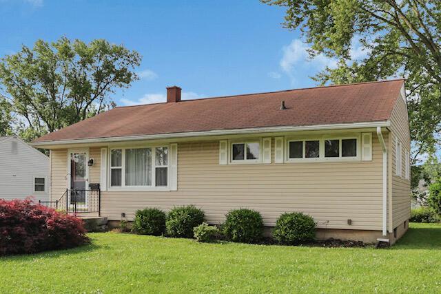 1270 Wetsell Ave, Lancaster, OH 43130 - view of front of house with a chimney and a front yard