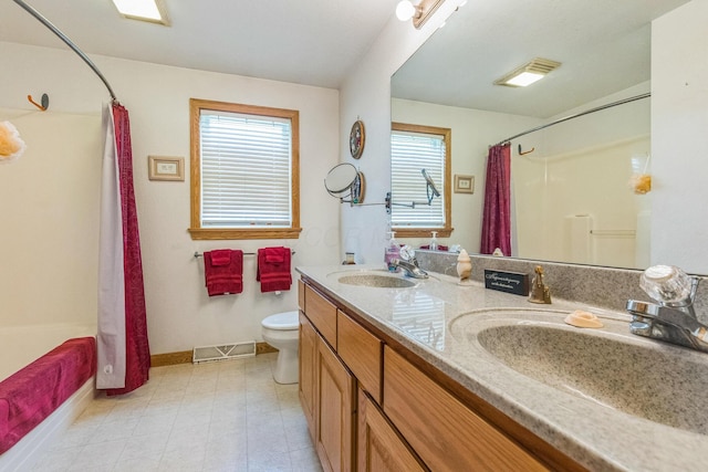 5971 Weaver Rd, Conneaut, OH 44030 - bathroom with baseboards, double vanity, toilet, and shower / bathtub combination with curtain