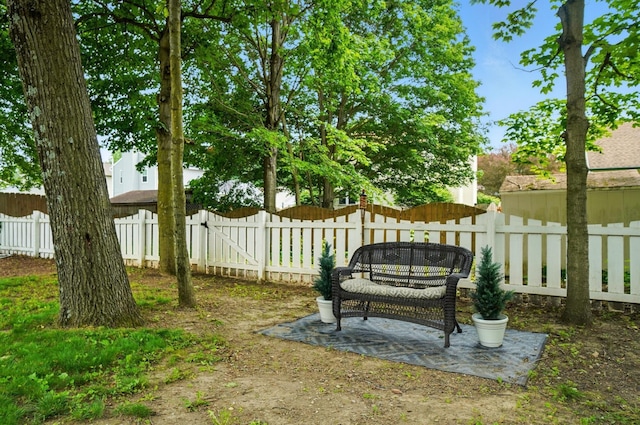 418 Broadview Ct, Pataskala, OH 43062 - fenced backyard with a patio area