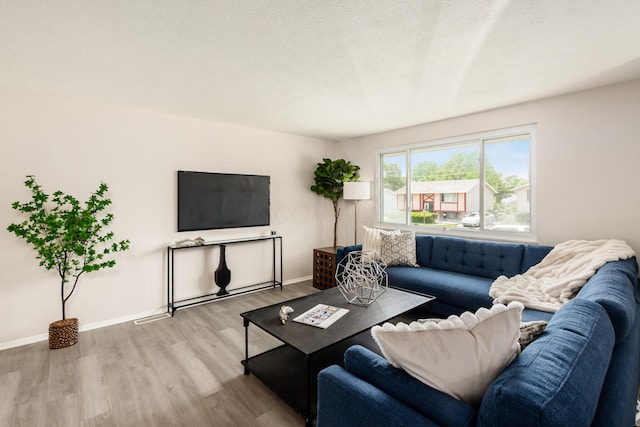 2142 Balford Sq W, Columbus, OH 43232 - living area featuring wood finished floors and baseboards