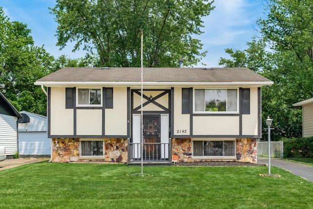2142 Balford Sq W, Columbus, OH 43232 - raised ranch featuring stone siding, a front lawn, roof with shingles, and stucco siding
