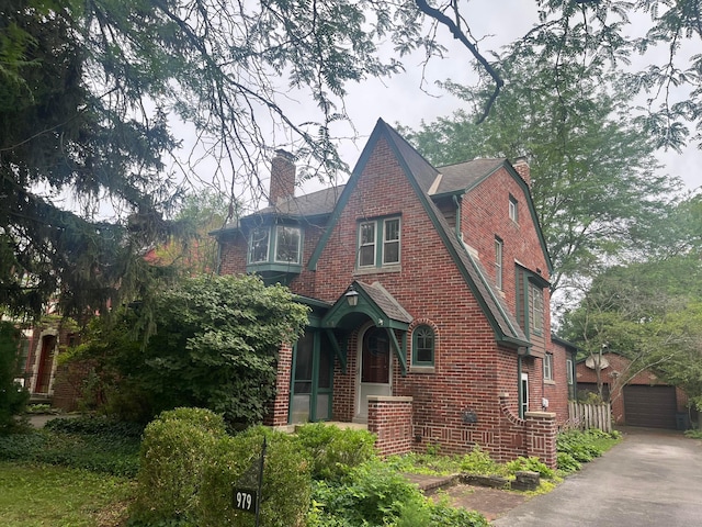 979 S Cassingham Rd, Columbus, OH 43209 - photo 2