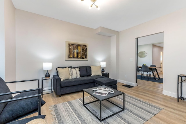 72 Avondale Ave, Columbus, OH 43222 - living area featuring light wood finished floors and baseboards