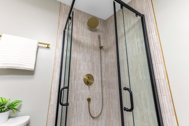 72 Avondale Ave, Columbus, OH 43222 - full bathroom featuring toilet and a stall shower