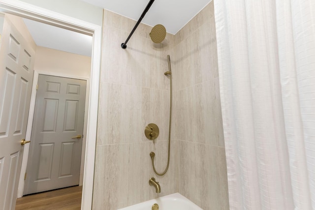 72 Avondale Ave, Columbus, OH 43222 - full bath with shower / bathtub combination with curtain and wood finished floors