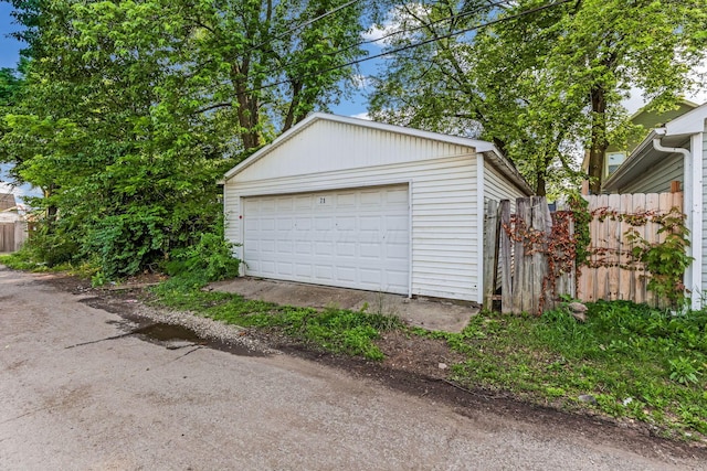 72 Avondale Ave, Columbus, OH 43222 - view of detached garage