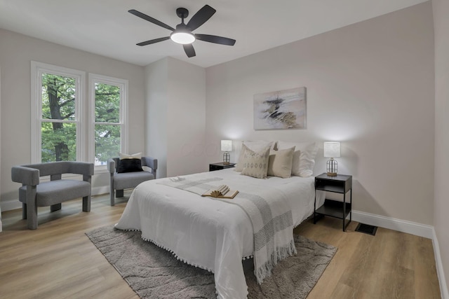 72 Avondale Ave, Columbus, OH 43222 - bedroom with light wood finished floors and ceiling fan