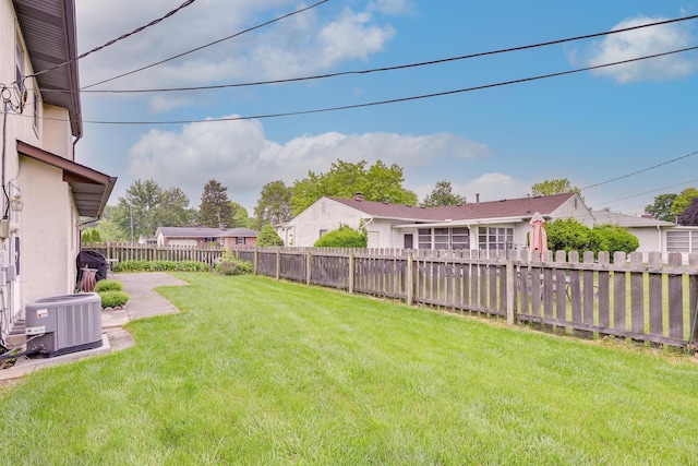 4909 Vanlear Rd, Columbus, OH 43229 - view of yard featuring central AC