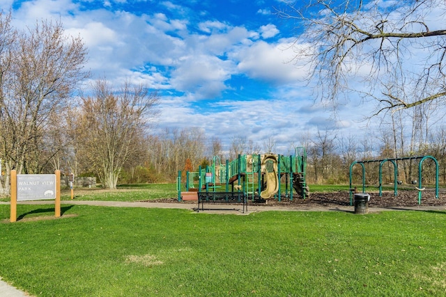 5045 Labelle Dr, Columbus, OH 43232 - communal playground with a yard