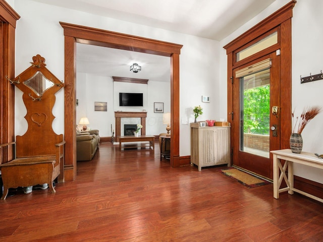 471 W 4th Ave, Columbus, OH 43201 - entrance foyer featuring a fireplace, wood finished floors, and baseboards