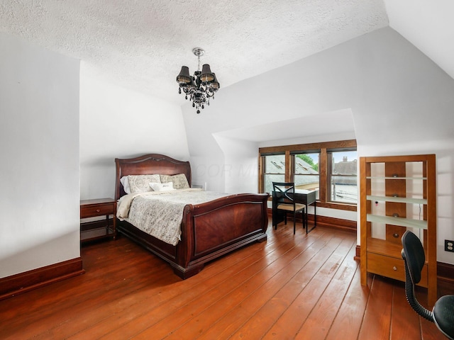471 W 4th Ave, Columbus, OH 43201 - bedroom with lofted ceiling, a textured ceiling, hardwood / wood-style floors, baseboards, and a chandelier