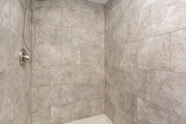 8732 Eastfield Ct, Pickerington, OH 43147 - full bathroom with tiled shower