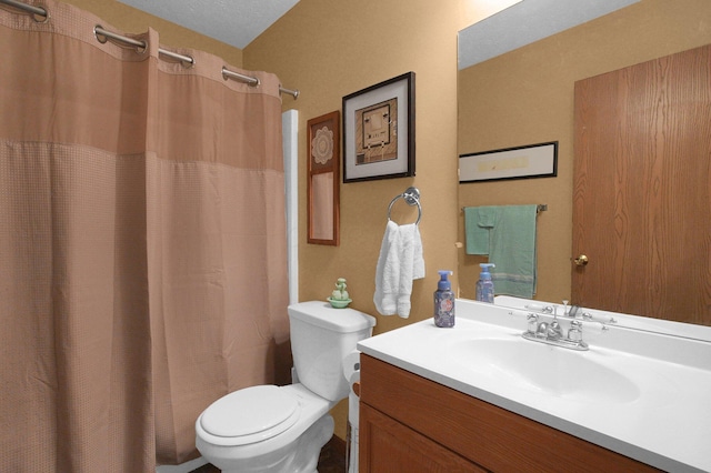452 Samantha Cir Unit 10, London, OH 43140 - full bath featuring toilet, vanity, and a shower with curtain