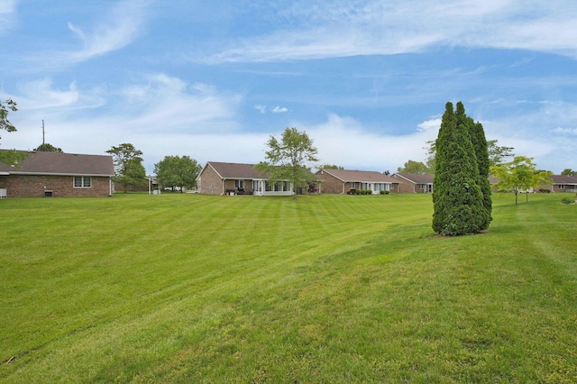 452 Samantha Cir Unit 10, London, OH 43140 - view of green lawn