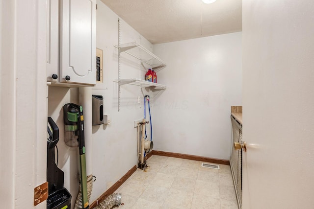 815 Savannah Dr, Columbus, OH 43228 - laundry area with baseboards and cabinet space