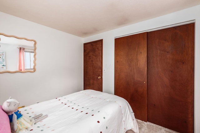 815 Savannah Dr, Columbus, OH 43228 - carpeted bedroom featuring two closets