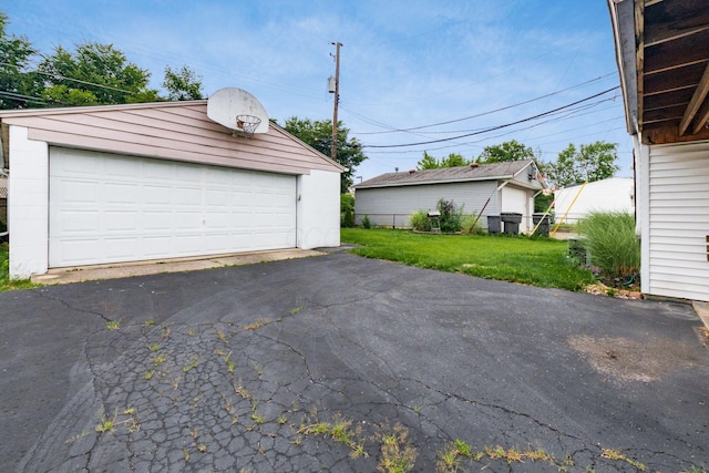 815 Savannah Dr, Columbus, OH 43228 - view of detached garage