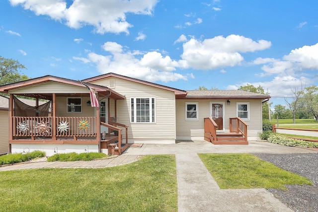 13111 King Rd NE, Thornville, OH 43076 - view of front facade with a front lawn