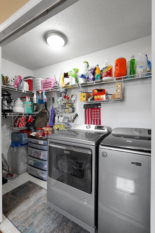 13111 King Rd NE, Thornville, OH 43076 - washroom featuring washing machine and dryer and a textured ceiling