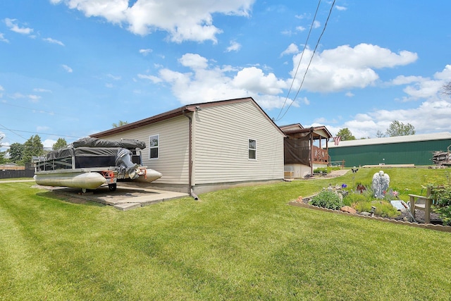 13111 King Rd NE, Thornville, OH 43076 - view of side of property with a lawn