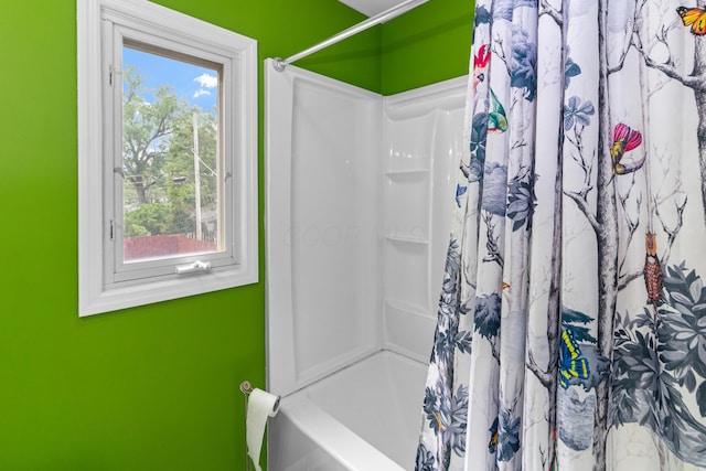 565 S Kellner Rd, Columbus, OH 43209 - bathroom featuring shower / bath combo