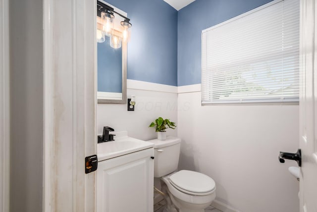 5186 Meadowbrook Dr, Columbus, OH 43207 - bathroom featuring toilet and vanity