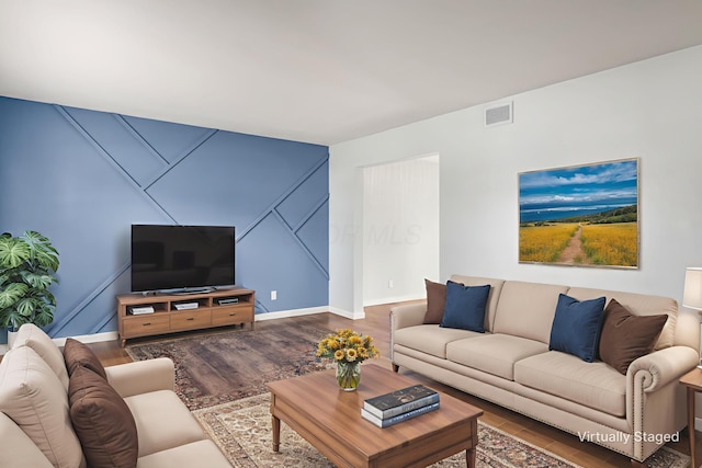 5186 Meadowbrook Dr, Columbus, OH 43207 - living area featuring wood finished floors