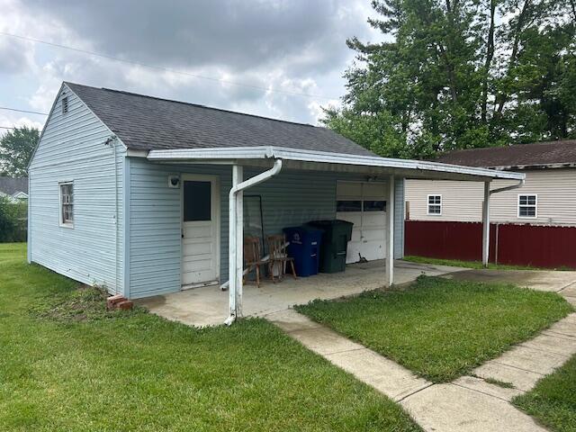 135 Rumsey Rd, Columbus, OH 43207 - view of garage